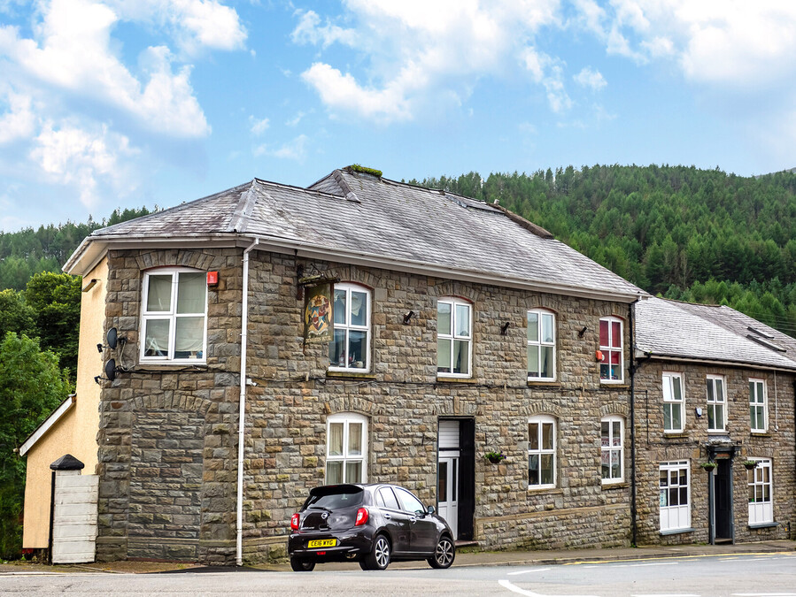 Dunraven Hotel in Treherbert Dunraven Hotel in Treherbert